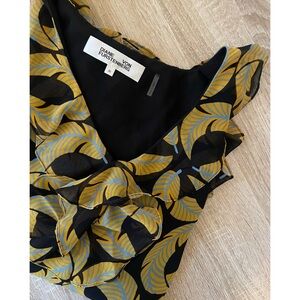 NWOT Diane Von Furstenberg Black Yellow Leaf Cold Shoulder Ruffle Blouse medium